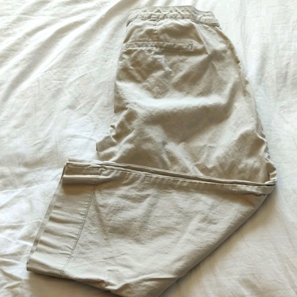 Bandolino Size 8 Beige Capri Pants
